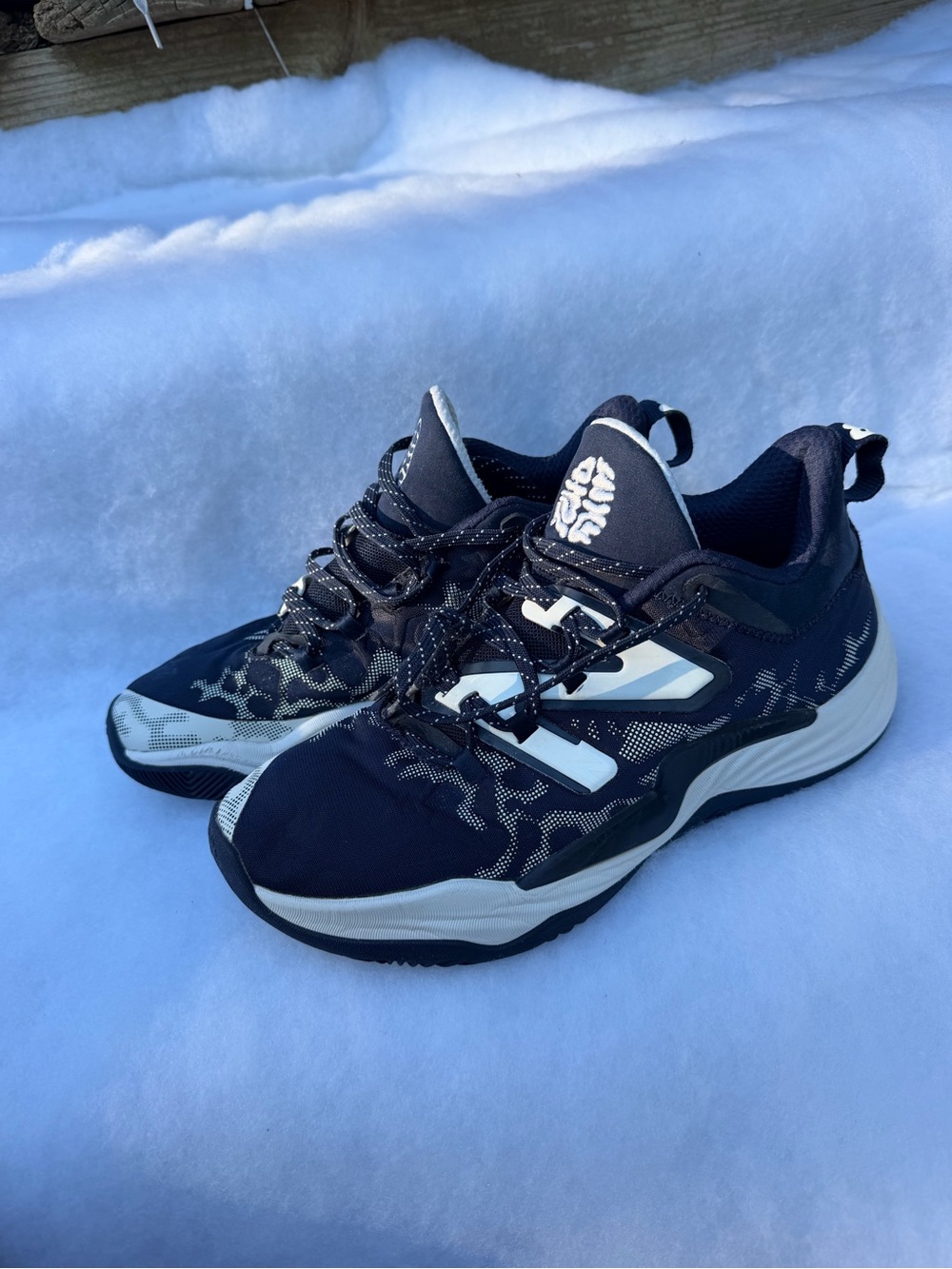 New Balance Men's Blue and White Athletic Sneakers size 8